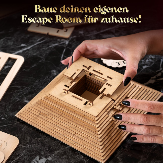 Fotos und Abbildungen von 3D Puzzle Game Quest Pyramid. ESC WELT.