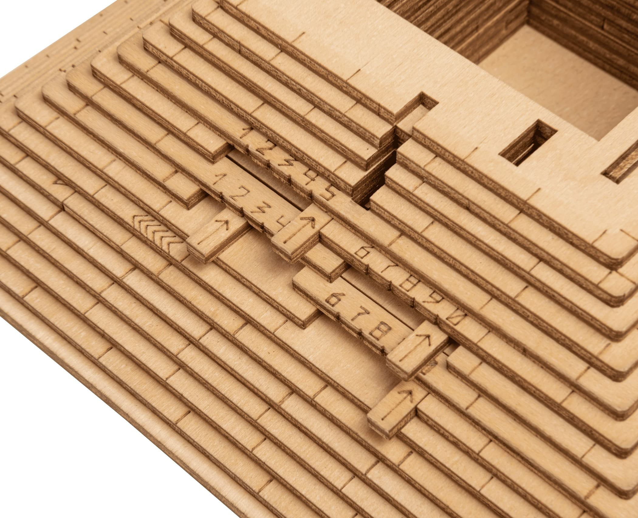 Fotos und Abbildungen von Quest Pyramid. ESC WELT.