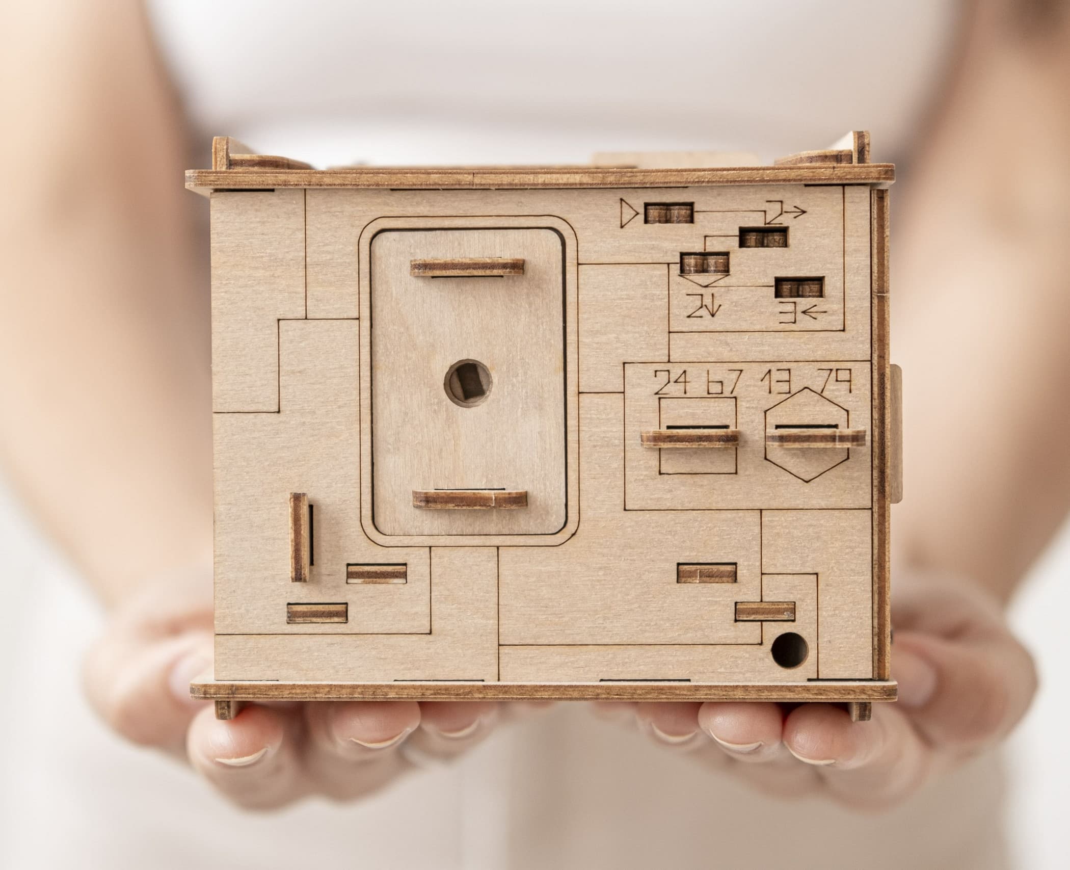 Fotos und Abbildungen von Space Box. ESC WELT.